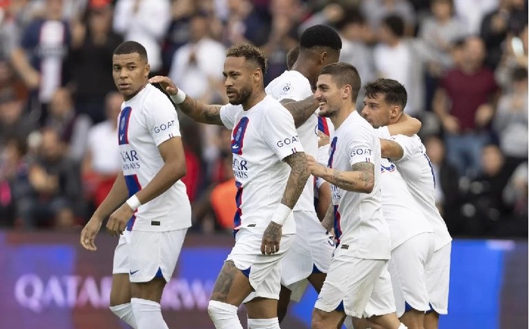 Com brilho de Messi, Neymar e Mbappé, PSG vence Troyes e lidera o Francês