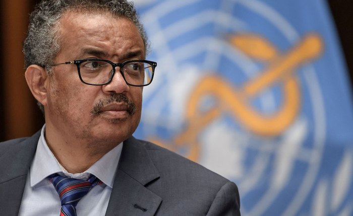Tedros aponta riscos com queda no número de testes