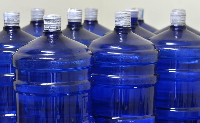 Esbanjando: prefeitura firma contrato de R$185 mil para compra de água mineral