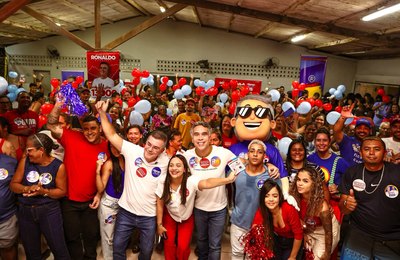 R﻿afael Brito defende proteção às mães solo e permanência no Bolsa Família durante encontro no Vergel do Lago