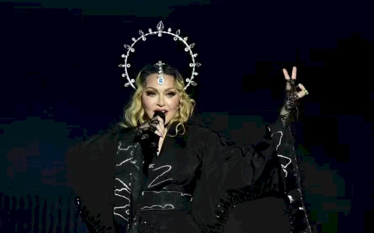 Madonna e filhas vão ao show da Billie Eilish: 'É bom sair de casa'