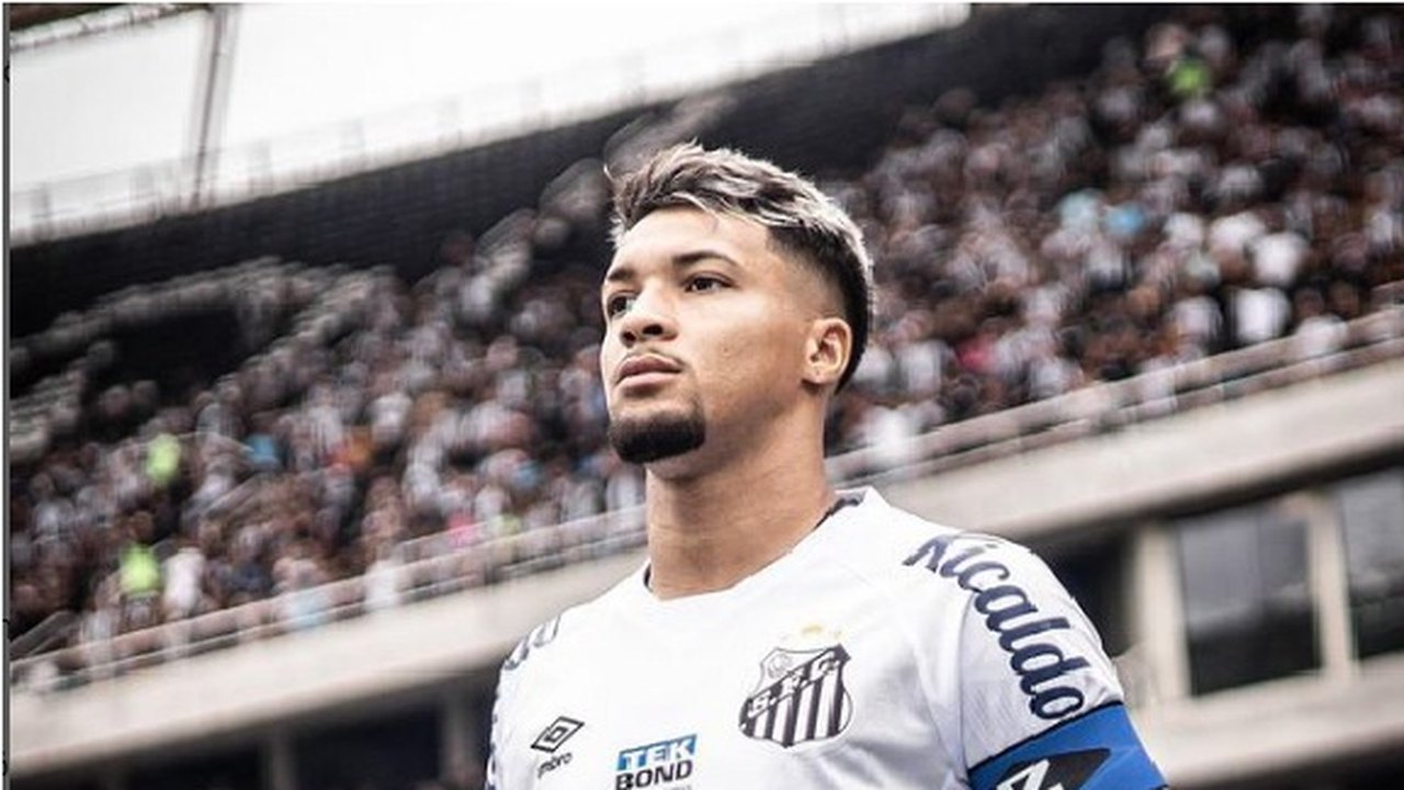 Benfica formaliza proposta por Marcos Leonardo em reunião com presidente do Santos