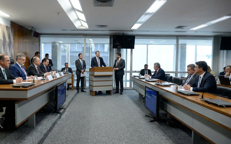 Projeto que equipara pessoas com síndrome de Tourette a PCD avança no Senado
