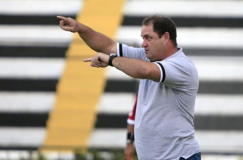 Técnico Vica opta pela manutenção do ataque, mas com mudanças no meio-campo