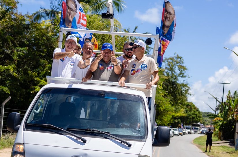 Em caravana, Renan Calheiros garante investimentos para Porto de Pedras