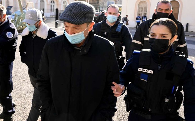 Obras de arte, Ferrari e R$ 69 milhões: quem é o dentista francês condenado por mutilar 400 pacientes 