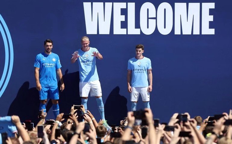 Haaland e mais reforços são apresentados pelo City com festa: ‘Grande desafio’
