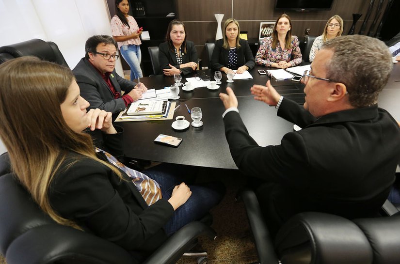 Cibele Moura e bancada feminina discutem no TJ combate à violência contra a mulher