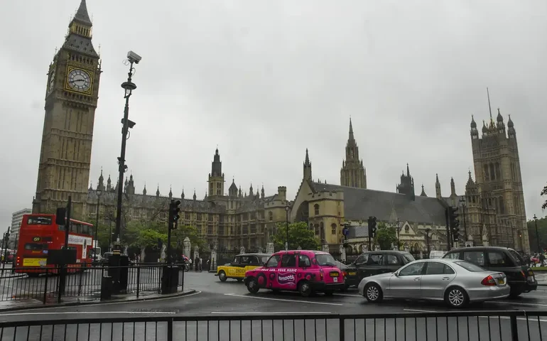 PMI composto do Reino Unido recua a 52,9 em setembro e fica abaixo do esperado