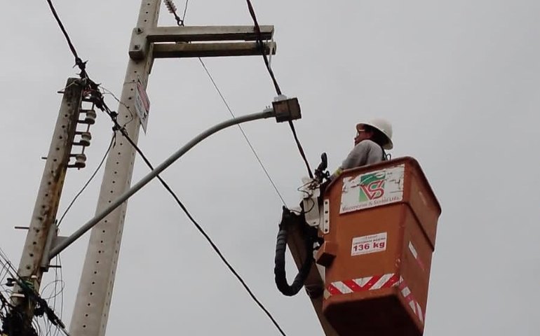 Brota na Grota: Ilumina inicia instalação de luminárias 100% em LED na Grota do Arroz