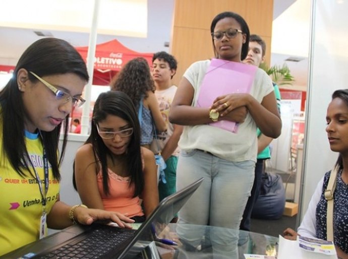 Feira do Emprego promove mais de 200 cadastros de estágio para estudantes
