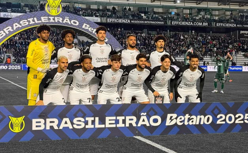 Corinthians faz bagunça em campo, perde para o Juventude e vive jejum no Brasileirão