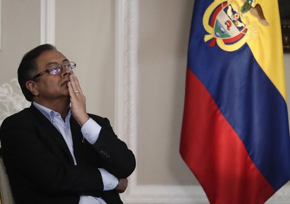 Petro pede que migrantes colombianos irregulares nos EUA retornem ao país 'imediatamente'