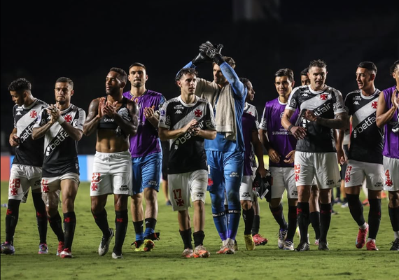 Vasco define no 1º tempo, vence o Melgar e se garante nos playoffs da Sul-Americana