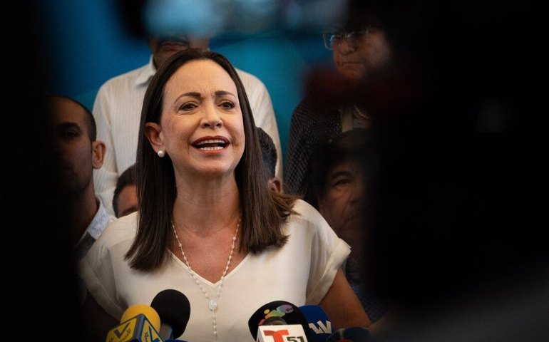 Oposição venezuelana tem uma 'candidata' nas ruas e outro nas urnas