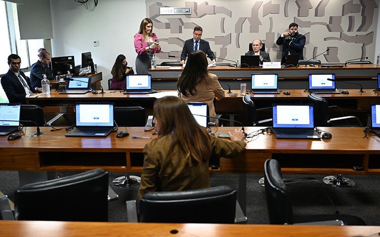 Regulamentação da quiropraxia é aprovada pela CAS e vai à Câmara