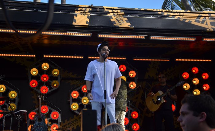O cantor Luan Santana durante gravação de um clipe em Maceió