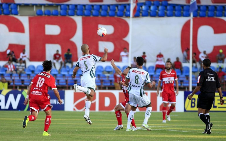 CRB e Luverdense ficam no empate sem gols no Rei Pelé