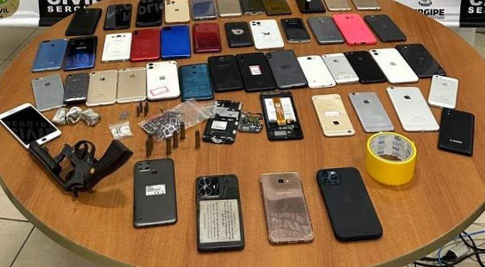 Mais de trinta celulares furtados são apreendidos dentro de loja no Mercado Central de Aracaju
