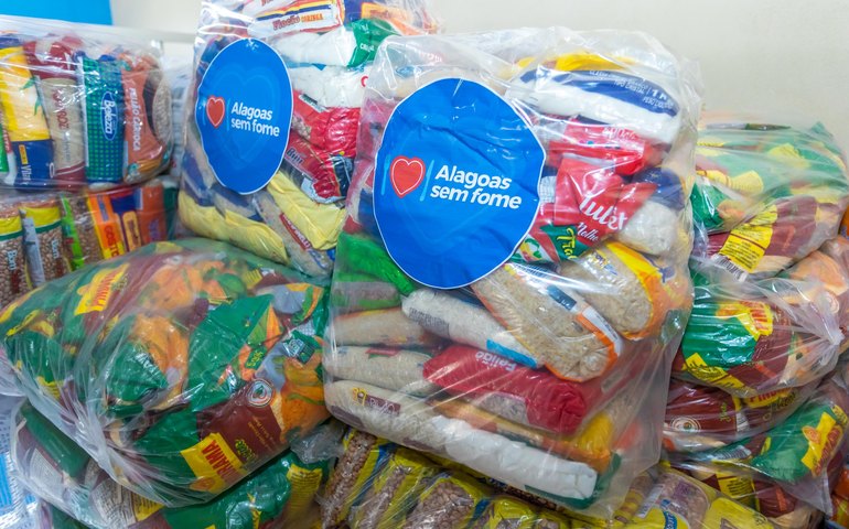 Alagoas Sem Fome arrecada mais de 57 toneladas com entrega à Associação de Moradores da Garça Torta