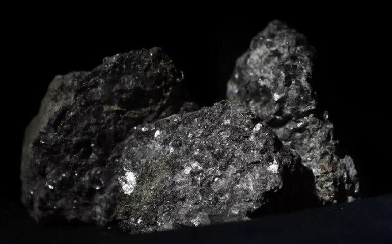 Chile formaliza parceria público-privada para ampliar exploração de lítio no Atacama