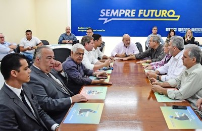 Parlamentares conhecem estrutura de formação de mão de obra da Indústria 