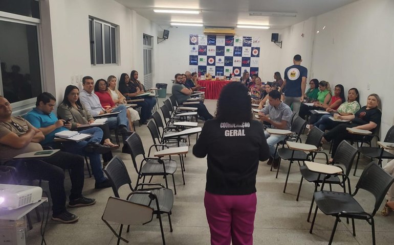 Samu discute ações para 2025 com coordenadores das bases descentralizadas e secretários de saúde