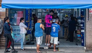 Acumulada há oito sorteios, Mega-Sena sorteia R$ 75 milhões nesta terça-feira / Foto: Foto: Edu Garcia/R7