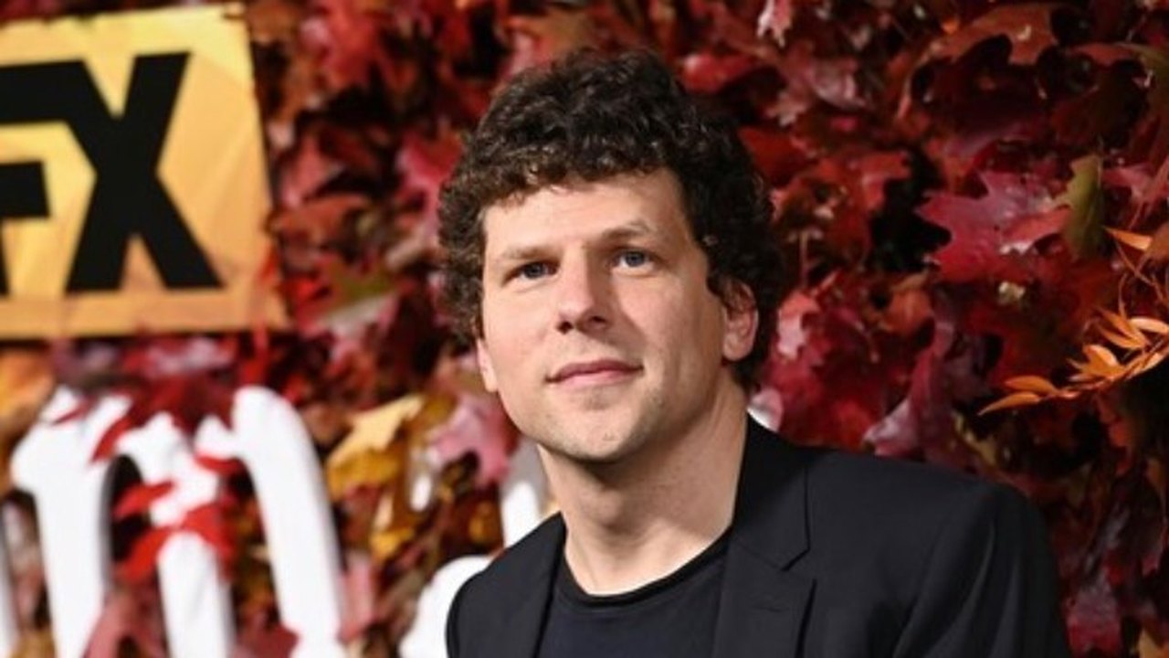 Jesse Eisenberg critica rotina fitness propagada nas redes sociais