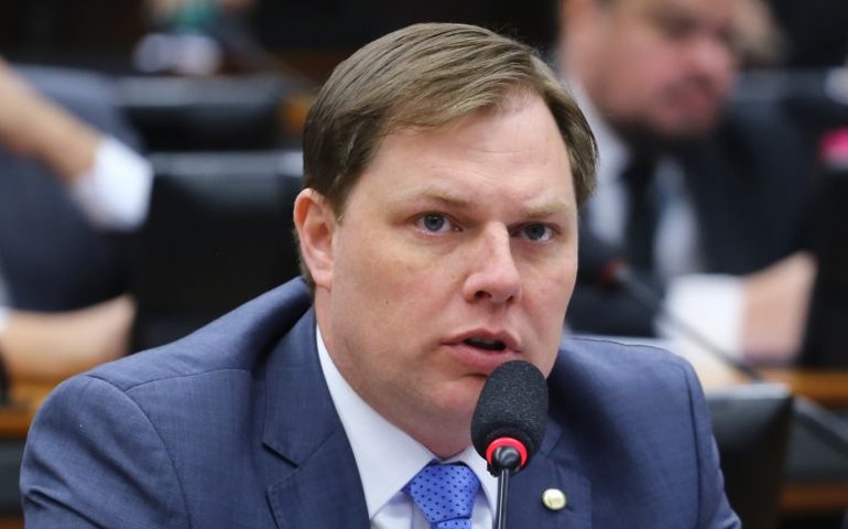 Comissão aprova projeto que aumenta penas para crimes de maus-tratos