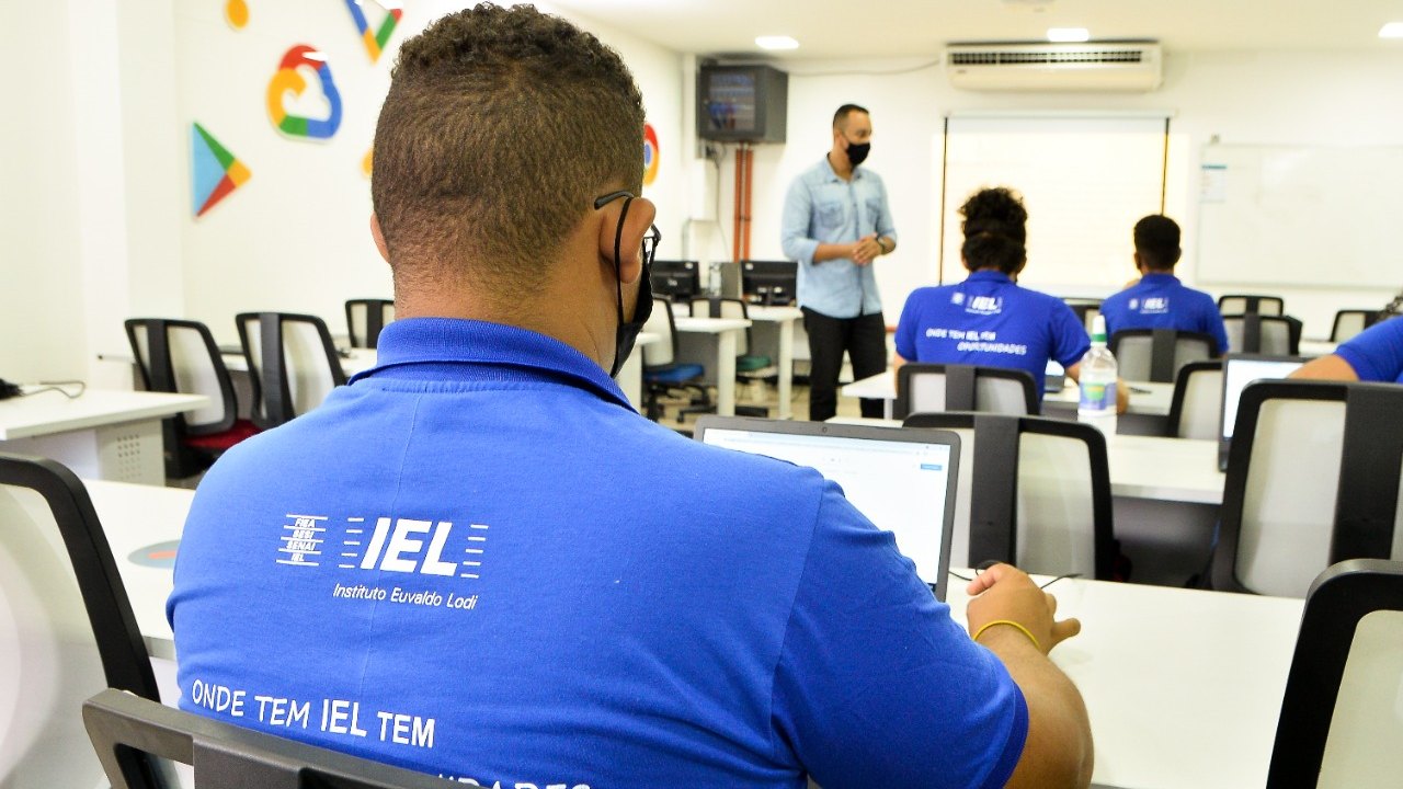 IEL/AL comemora o Dia do Jovem Trabalhador com inserção de jovens no mercado