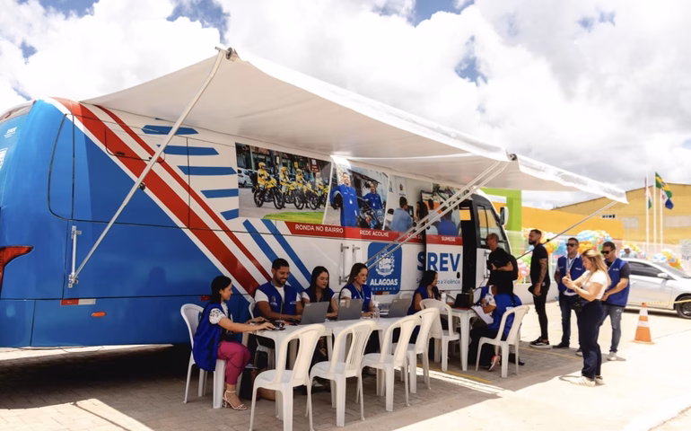 Ônibus da Seprev chega a Penedo com serviços gratuitos para a população