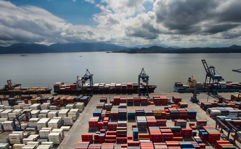 Cresce movimentação nos portos brasileiros