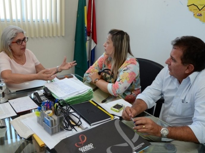 Secretária da Saúde reúne-se com gestores de Limoeiro de Anadia
