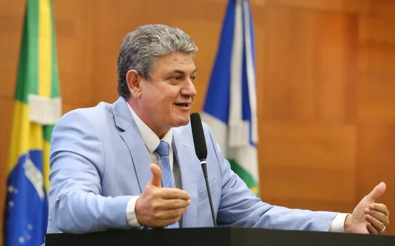 Microfone flagra deputado estadual comemorando vitória em licitação no Mato Grosso