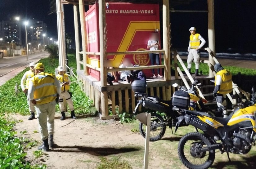 Agentes de proximidade do Ronda no Bairro prendem jovens por posse de entorpecentes em Jacarecica