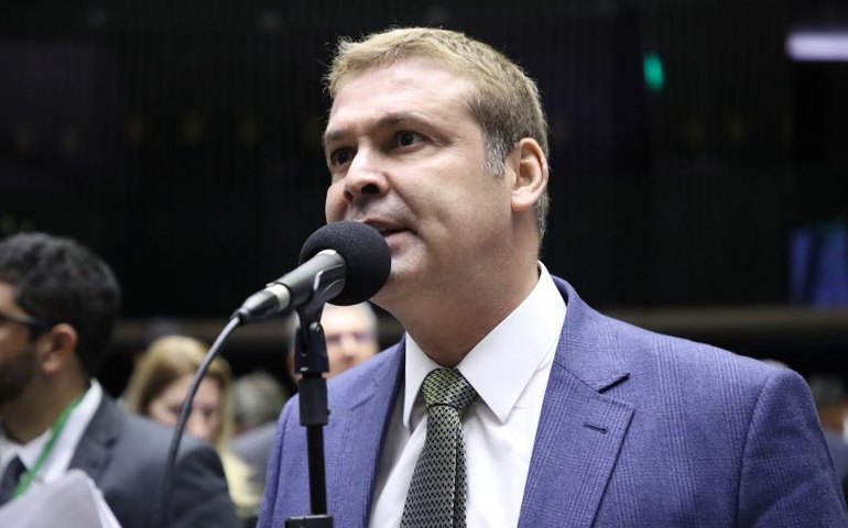 Evento de 2 anos do governo não é eleitoral, é de divulgação realizações, afirma Lindbergh