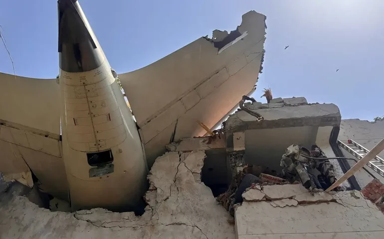 Em 30 segundos, houve um barulho e o avião caiu, disse sobrevivente de desastre na Índia