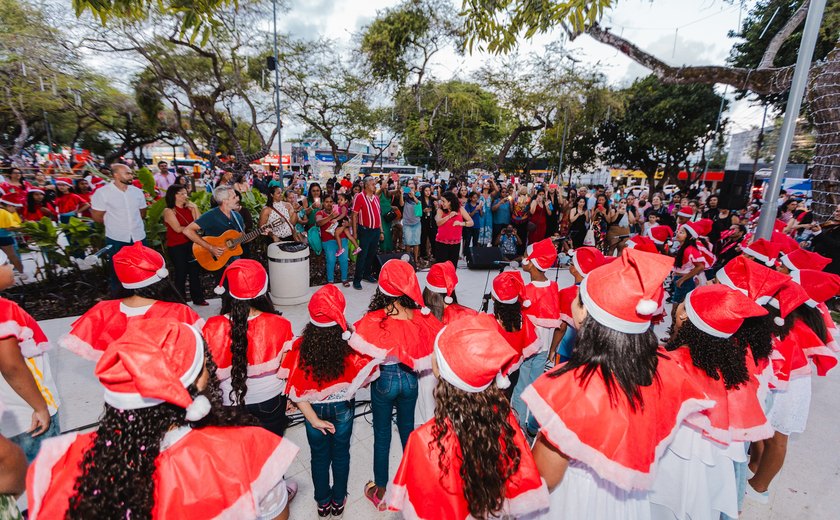 Crianças emocionam o público com Cantata Natalina, no Parque do Centenário