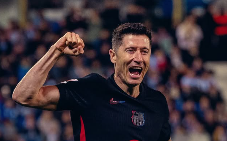 Barcelona vence com gol contra, amplia vantagem e se isola na liderança do Espanhol