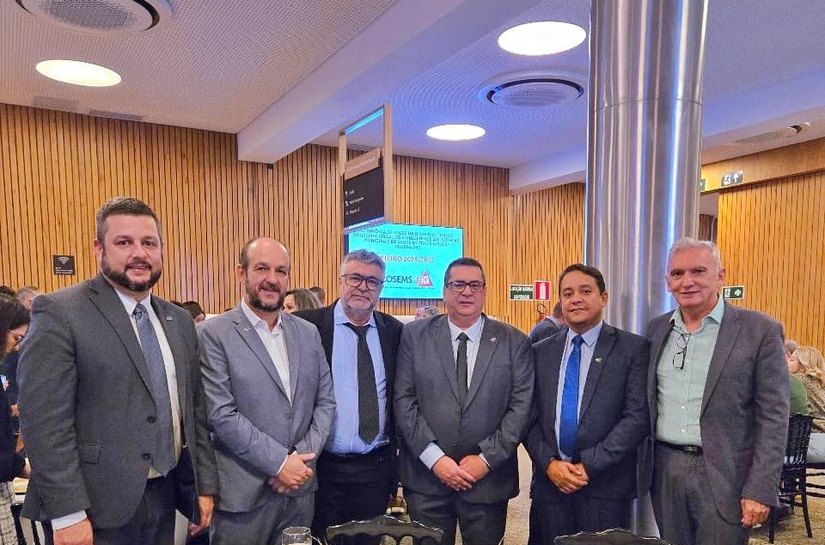 Rodrigo Buarque participa de posse da nova Diretoria do Cosems-MG