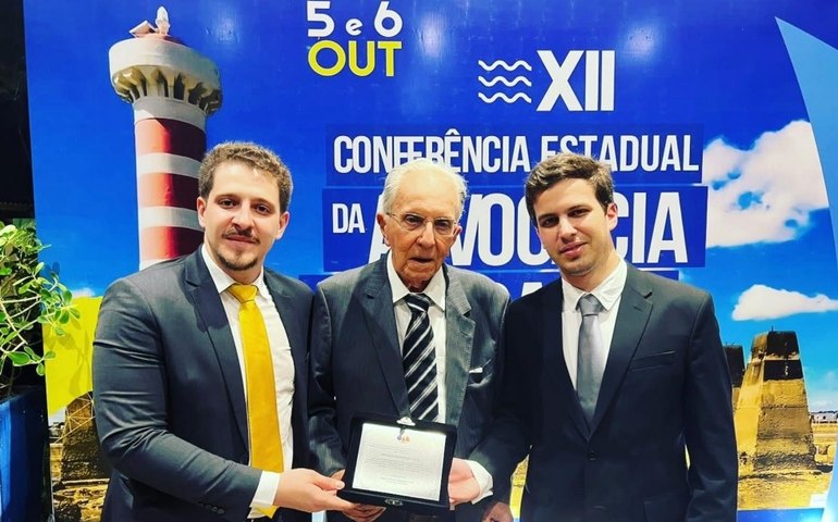 Empresário visionário e político alagoano Vinícius Cansanção recebe homenagem emocionante