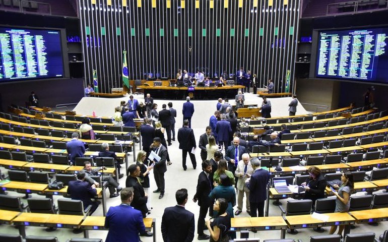 Projeto que pode render R$ 35 bi segue travado na Câmara, apesar de apelo de Lula