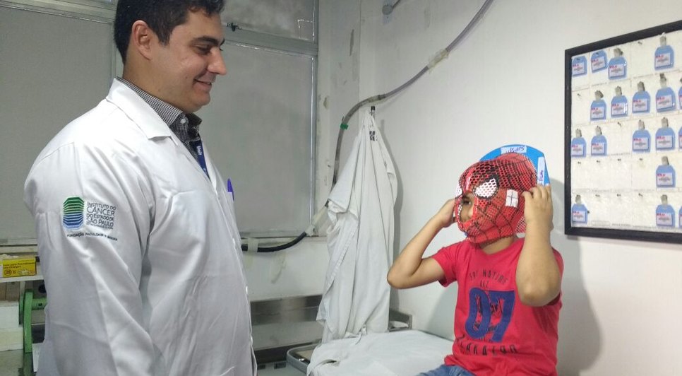 mascara de super heroi para tratamento oncológico
