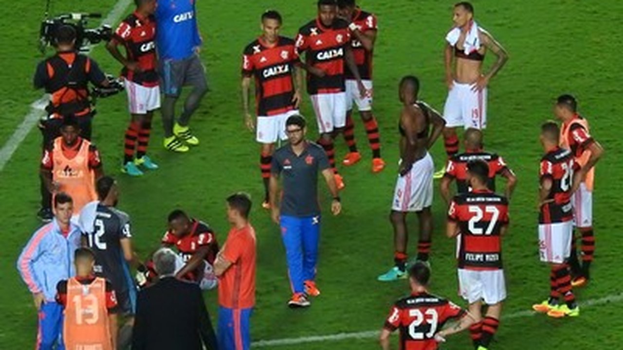 Eliminação evidencia cansaço do Fla, e pressão pelo hepta aumenta