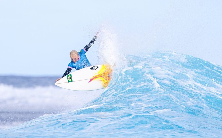 Organização adia disputa das semifinais do torneio de surfe olímpico