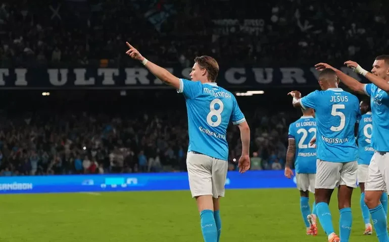 Napoli vence Inter e retoma liderança da Série A