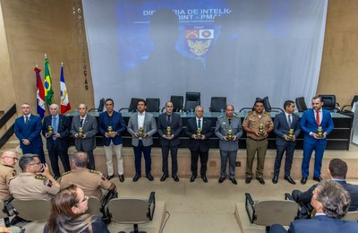 Desembargadores e juízes recebem homenagem da PMAL