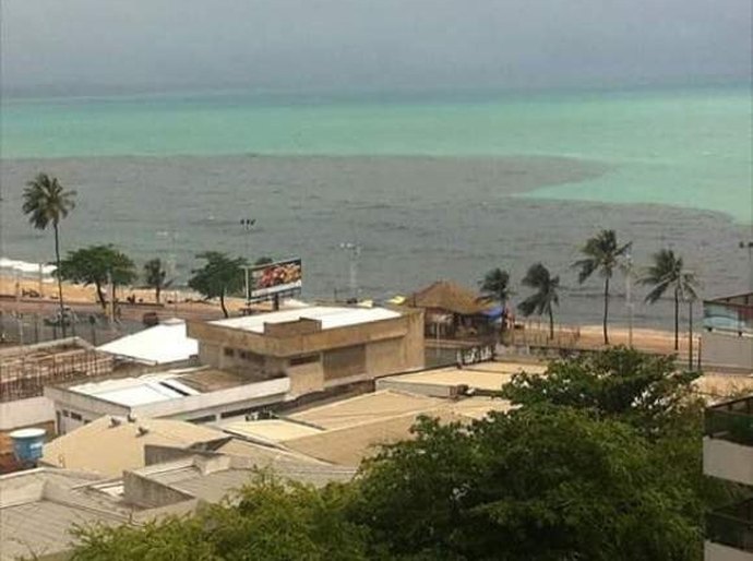 IMA autua e notifica órgãos sobre contaminação na praia de Jatiúca
