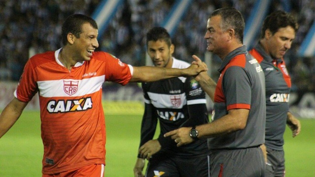 Com mudança no ataque, CRB tenta vencer o Avaí para se manter no G-4